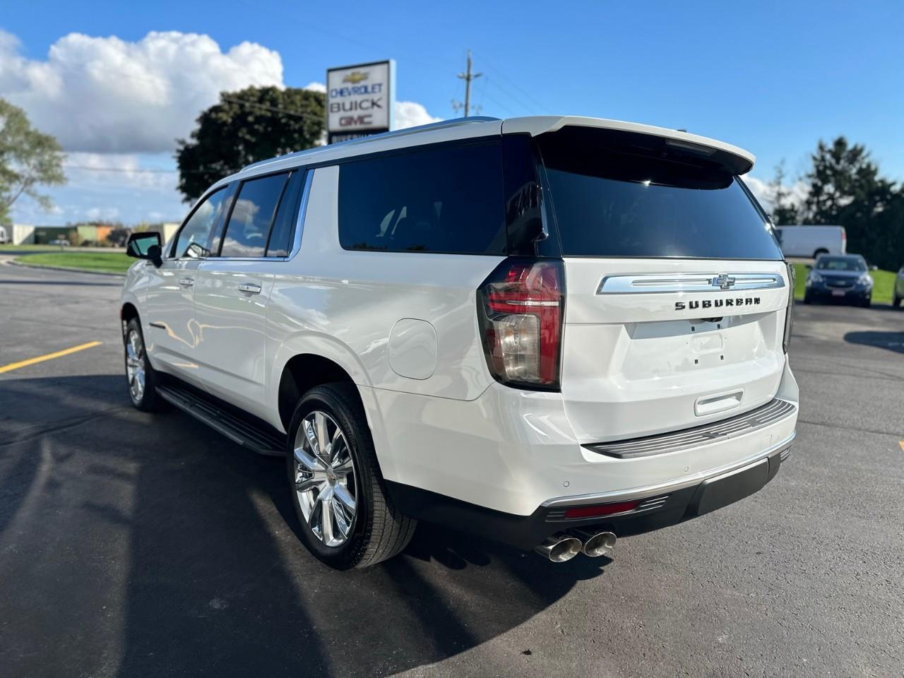 2023 Chevrolet Suburban High Country 4x4 Photo4