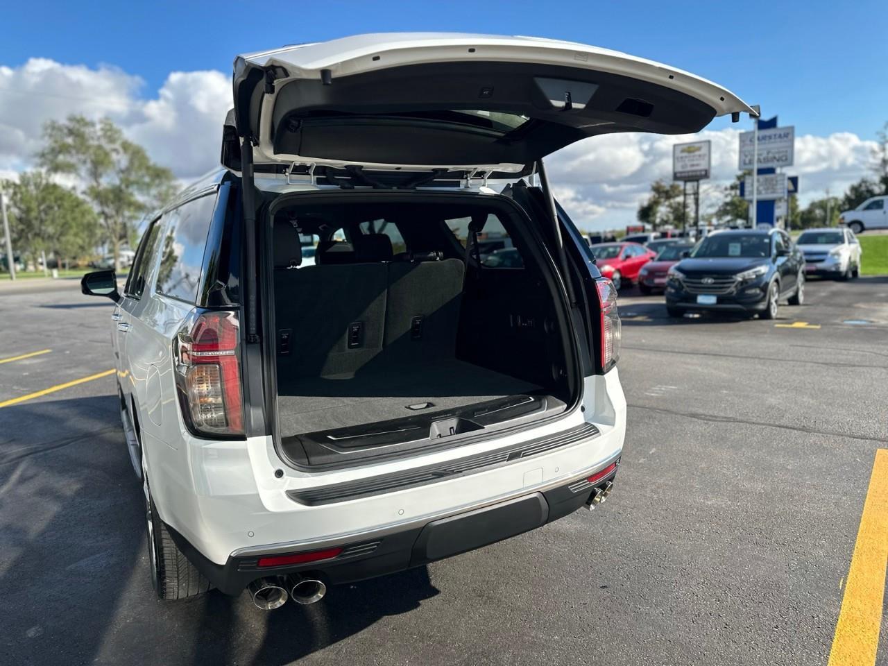 2023 Chevrolet Suburban High Country 4x4 Photo