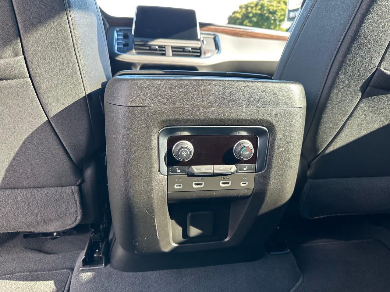 2023 Chevrolet Suburban High Country 4x4 Photo