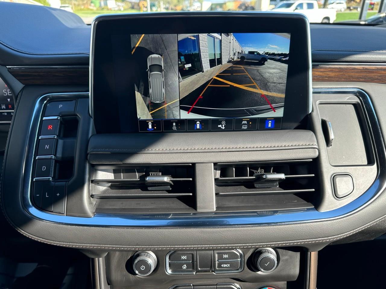 2023 Chevrolet Suburban High Country 4x4 Photo