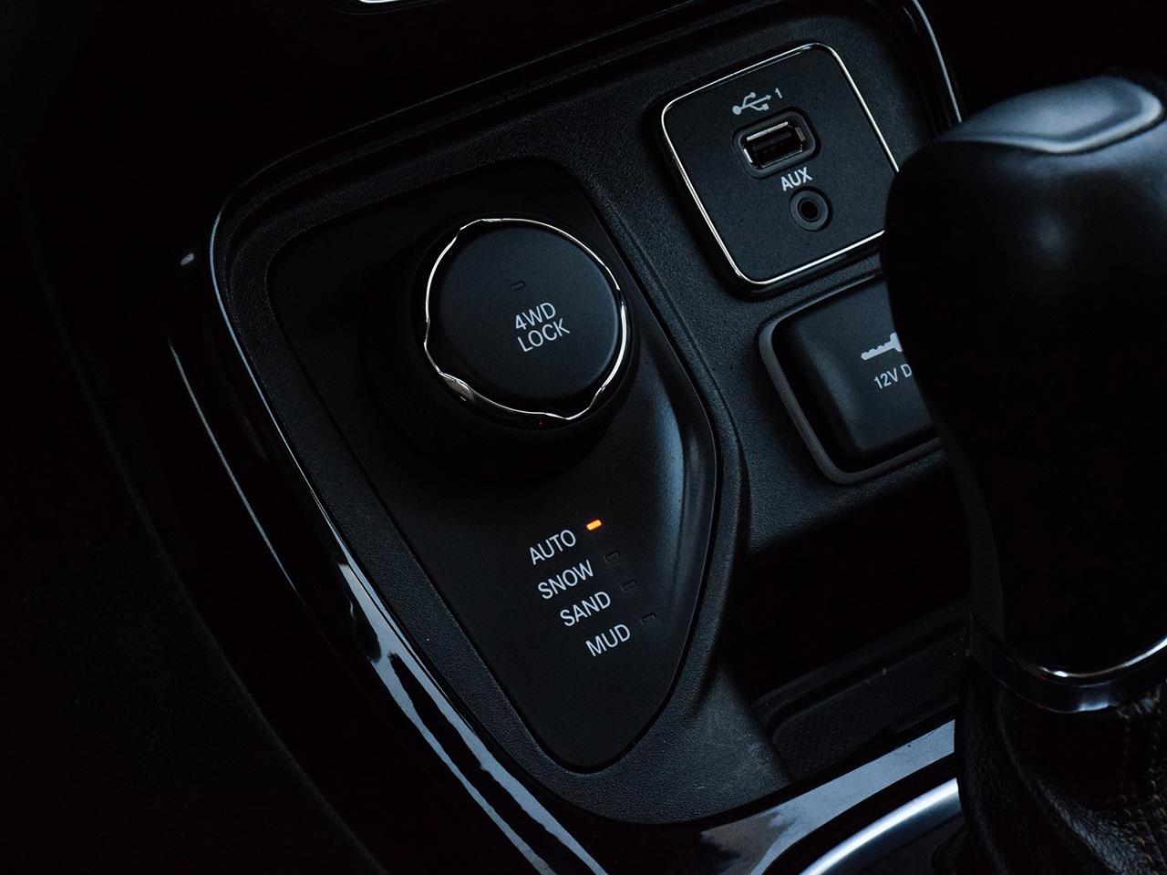 2020 Jeep Compass Limited 4x4 ~Nav ~Heated/Cooled Leather ~Camera Photo