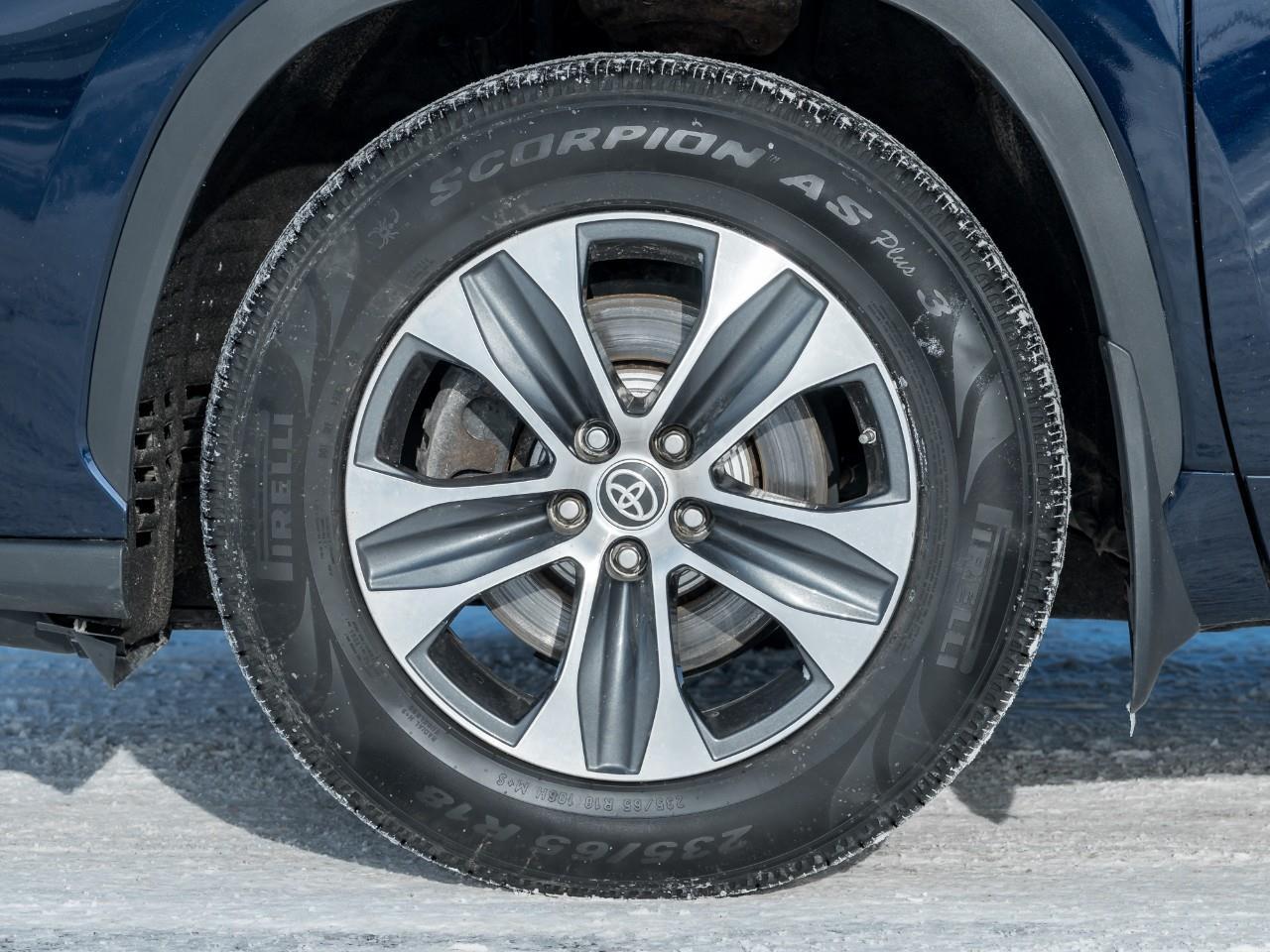 2020 Toyota Highlander XLE 4dr All-wheel Drive Photo4