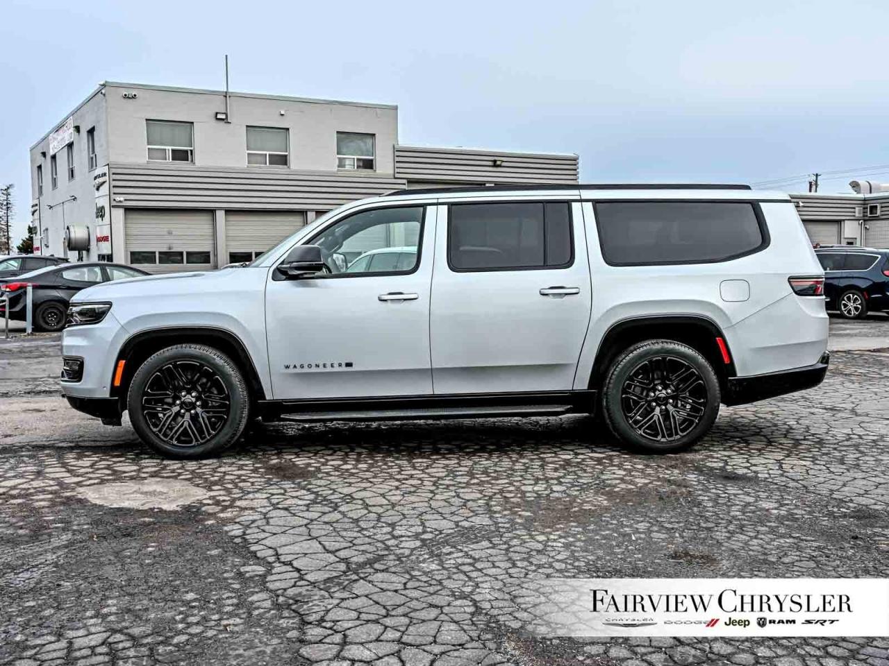 2024 Jeep Wagoneer L Series II Carbide 8 PASS   HEAVY DUTY TOW   THREE Photo2