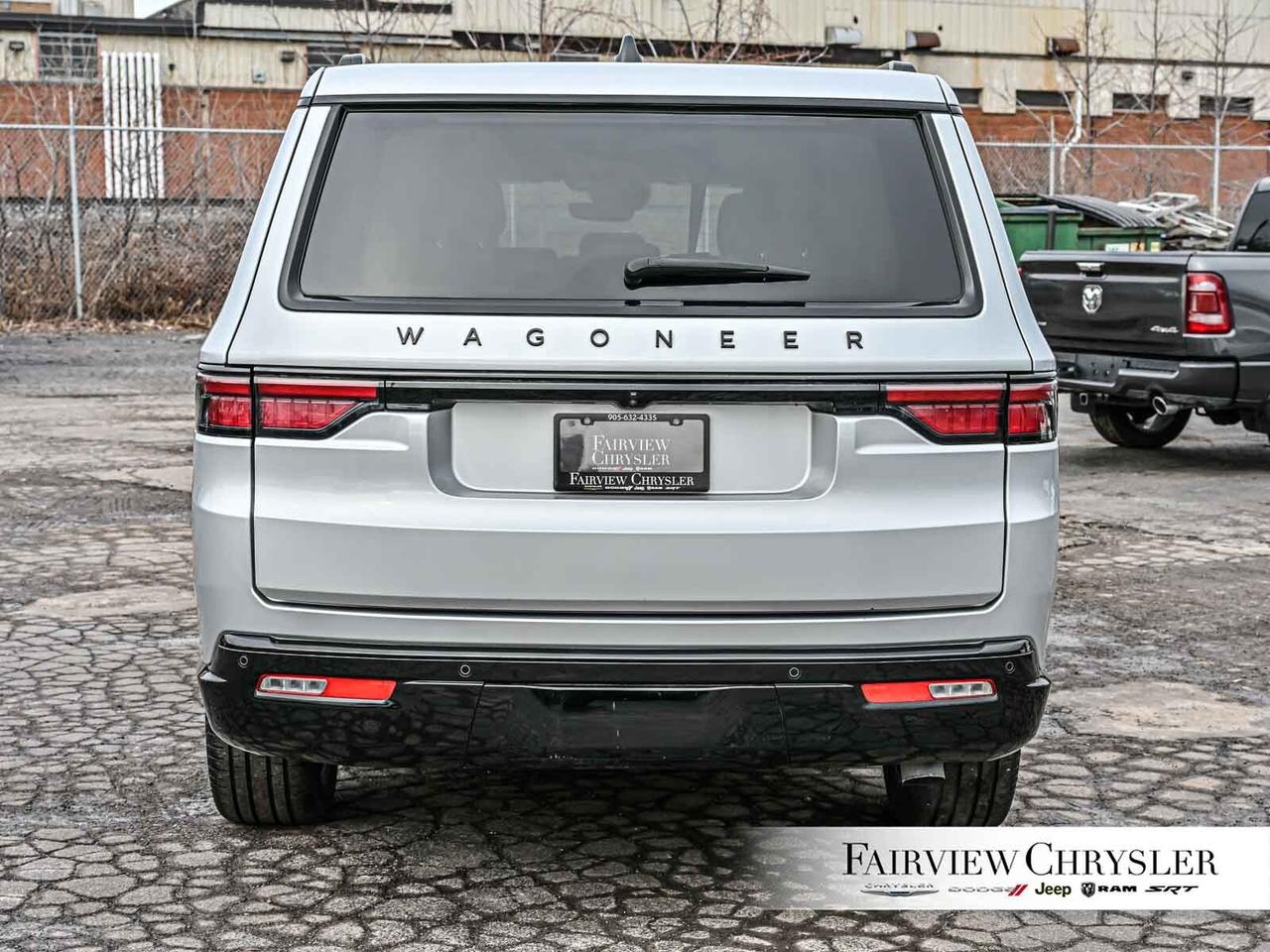 2024 Jeep Wagoneer L Series II Carbide 8 PASS   HEAVY DUTY TOW   THREE Photo4