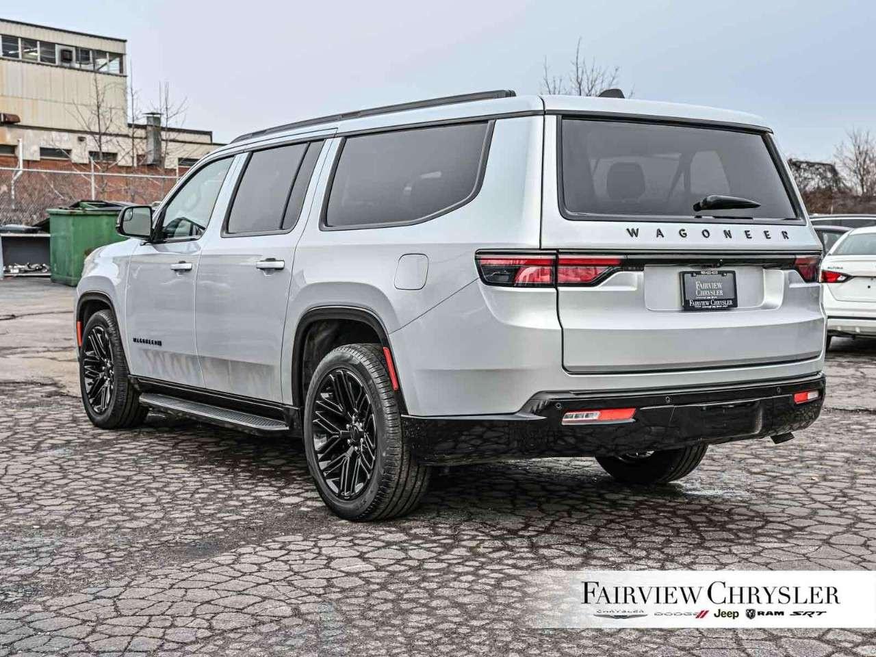 2024 Jeep Wagoneer Series II Carbide 4x4 8 PASS   HEAVY DUTY TOW   THREE PANEL ROOF   NAV   CARPLAY Photo3