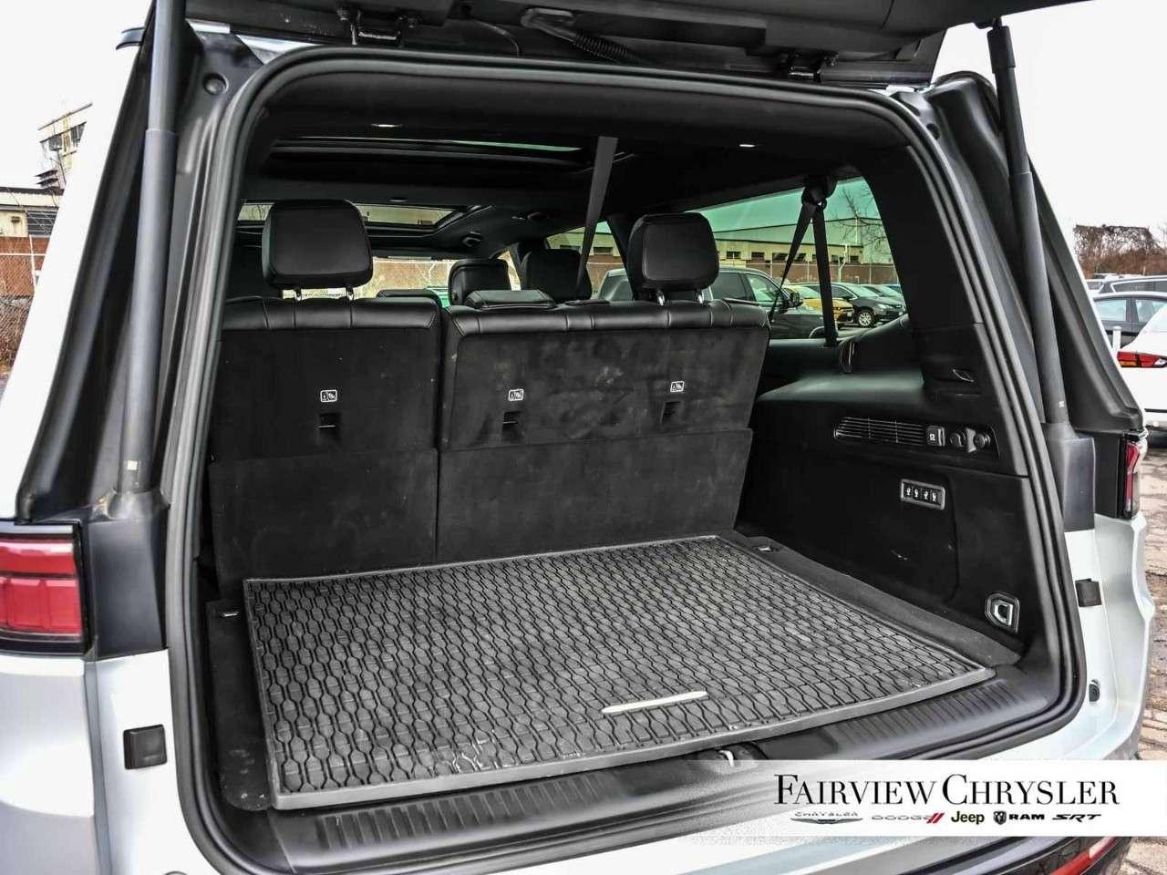 2024 Jeep Wagoneer Series II Carbide 4x4 8 PASS   HEAVY DUTY TOW   THREE PANEL ROOF   NAV   CARPLAY Photo