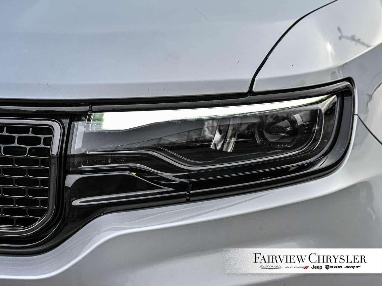 2024 Jeep Wagoneer Series II Carbide 4x4 8 PASS   HEAVY DUTY TOW   THREE PANEL ROOF   NAV   CARPLAY Photo
