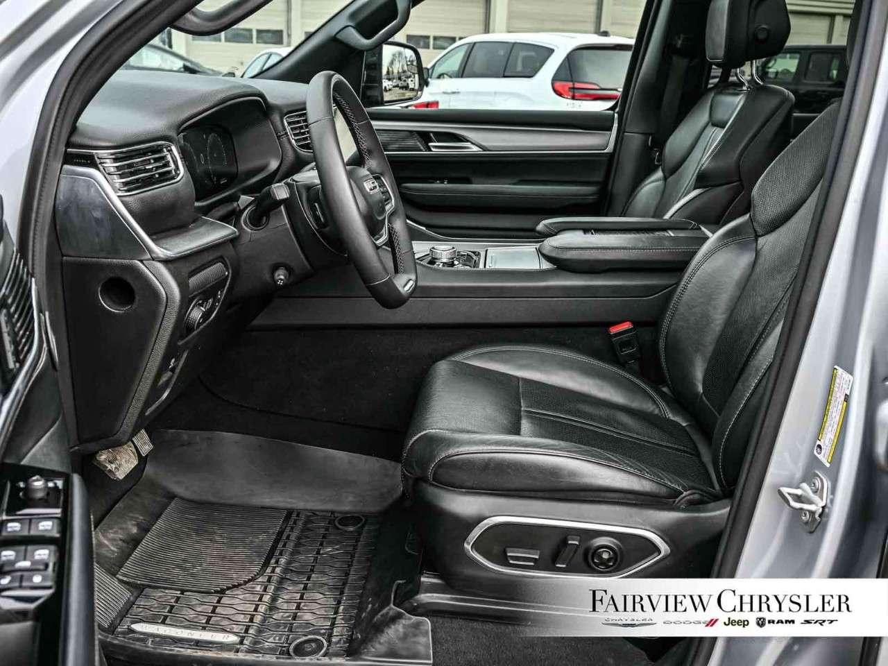 2024 Jeep Wagoneer Series II Carbide 4x4 8 PASS   HEAVY DUTY TOW   THREE PANEL ROOF   NAV   CARPLAY Photo