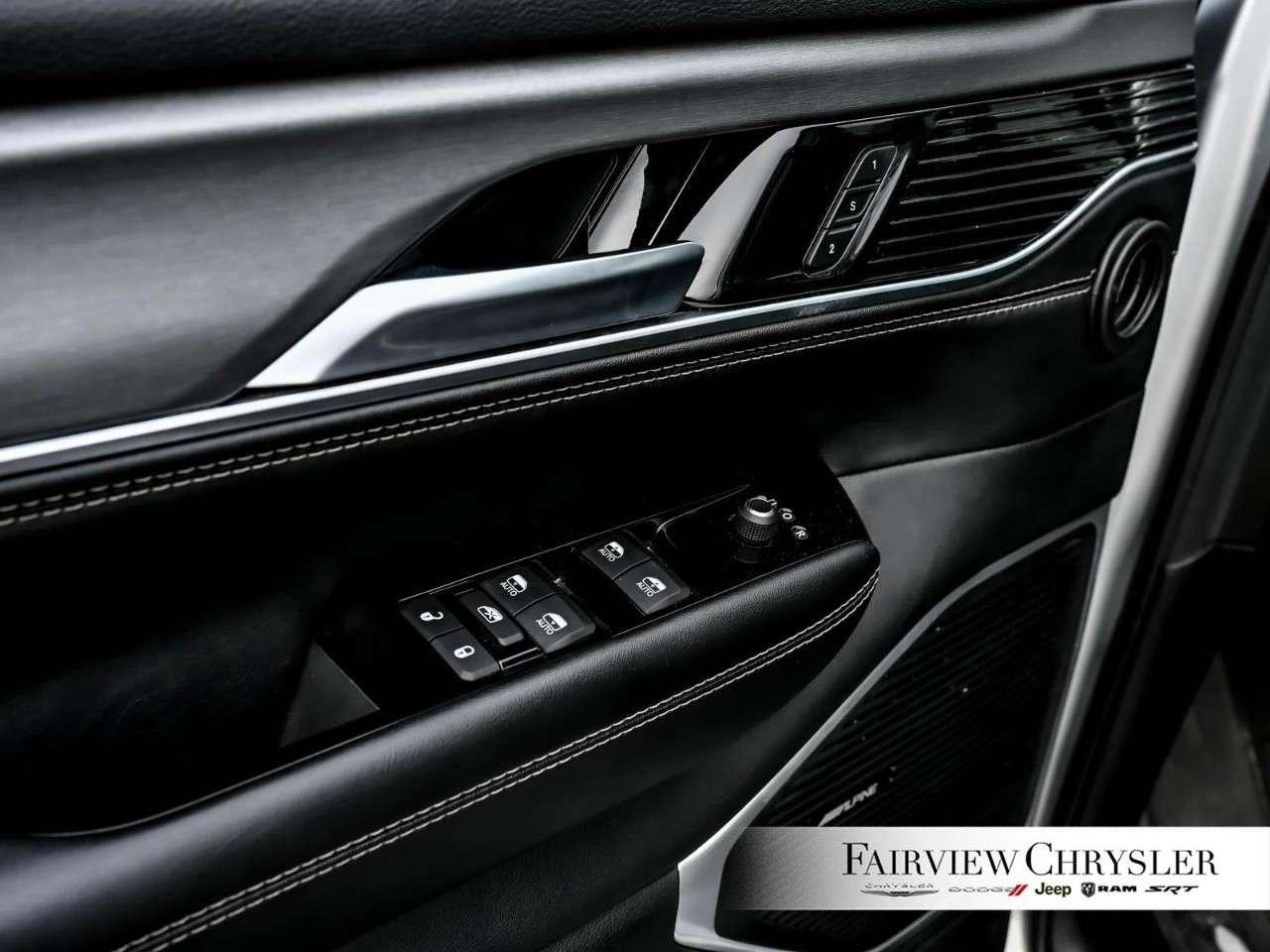 2024 Jeep Wagoneer Series II Carbide 4x4 8 PASS   HEAVY DUTY TOW   THREE PANEL ROOF   NAV   CARPLAY Photo
