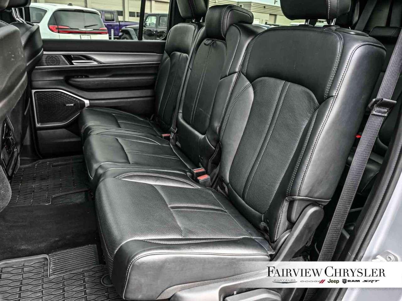 2024 Jeep Wagoneer Series II Carbide 4x4 8 PASS   HEAVY DUTY TOW   THREE PANEL ROOF   NAV   CARPLAY Photo