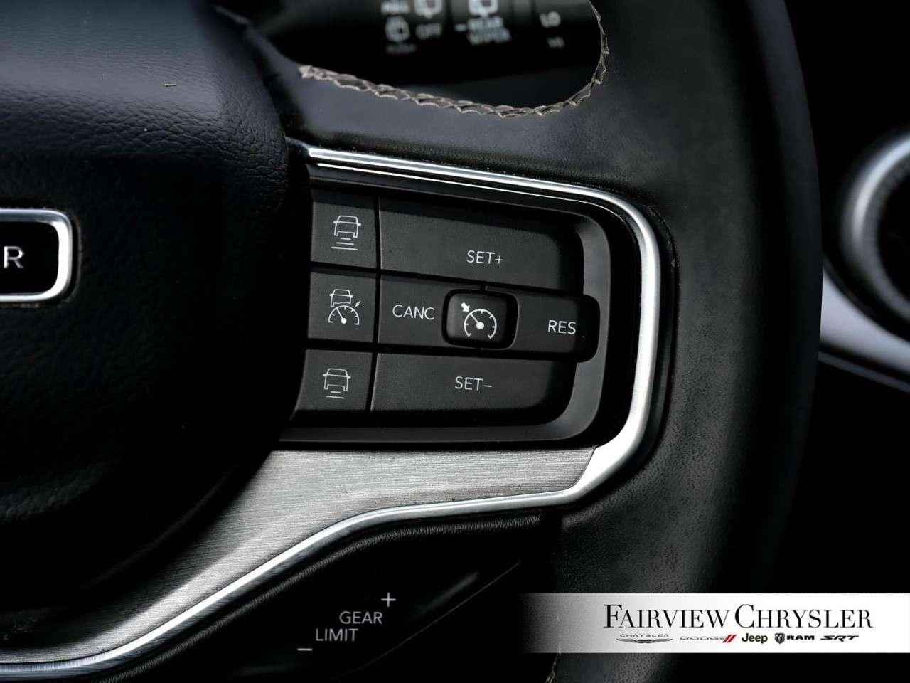 2024 Jeep Wagoneer Series II Carbide 4x4 8 PASS   HEAVY DUTY TOW   THREE PANEL ROOF   NAV   CARPLAY Photo