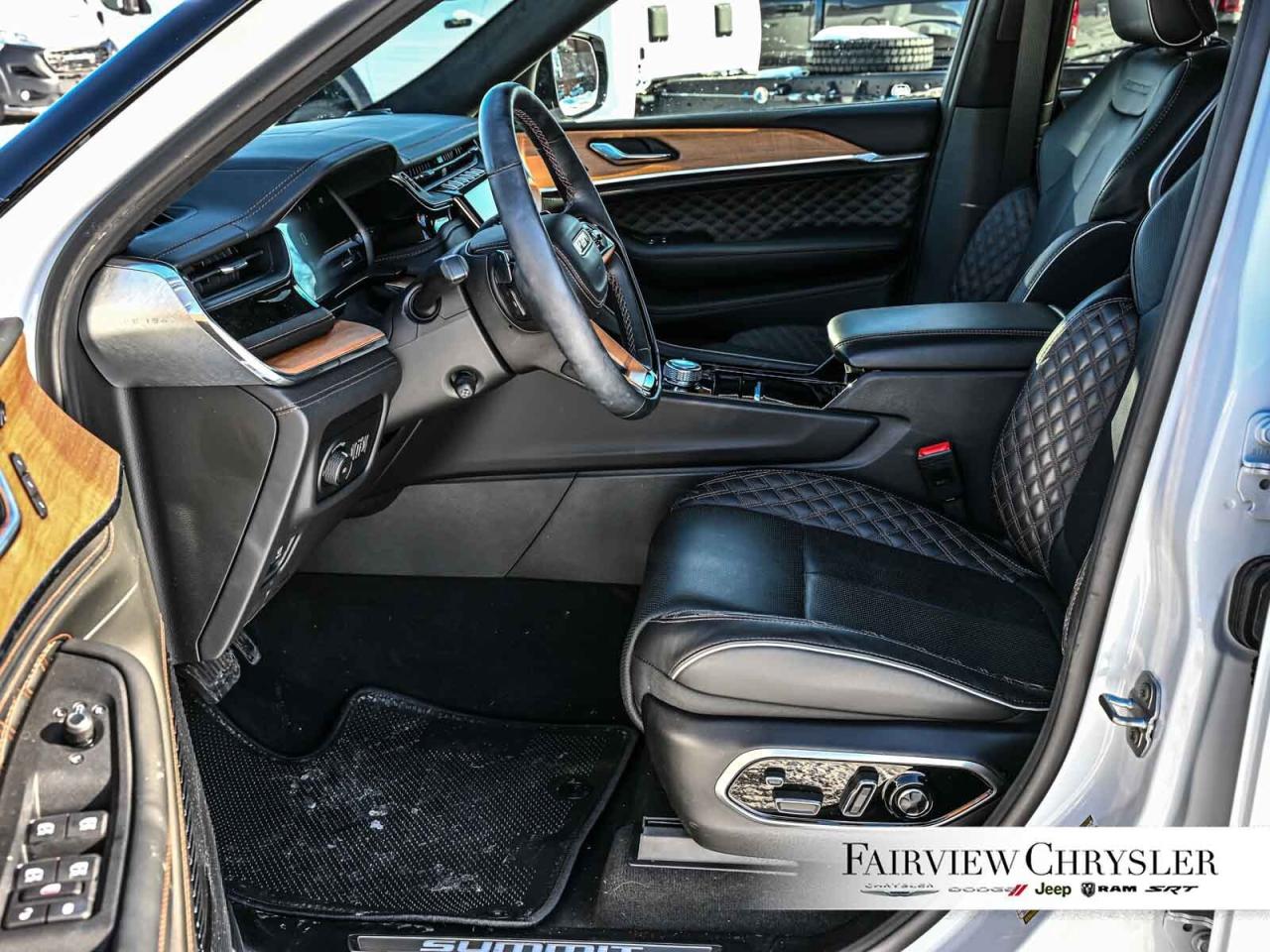 2025 Jeep Grand Cherokee Summit RESERVE   PANO ROOF   LEATHER   HEADS UP Photo