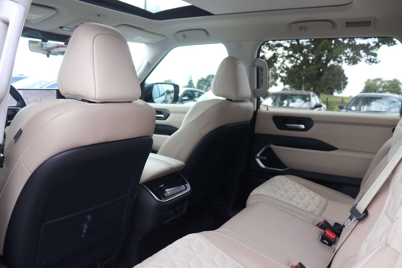 2025 Nissan Armada PLATINUM ALMOND INTERIOR MANAGER SPECIAL SAVE OVER Photo