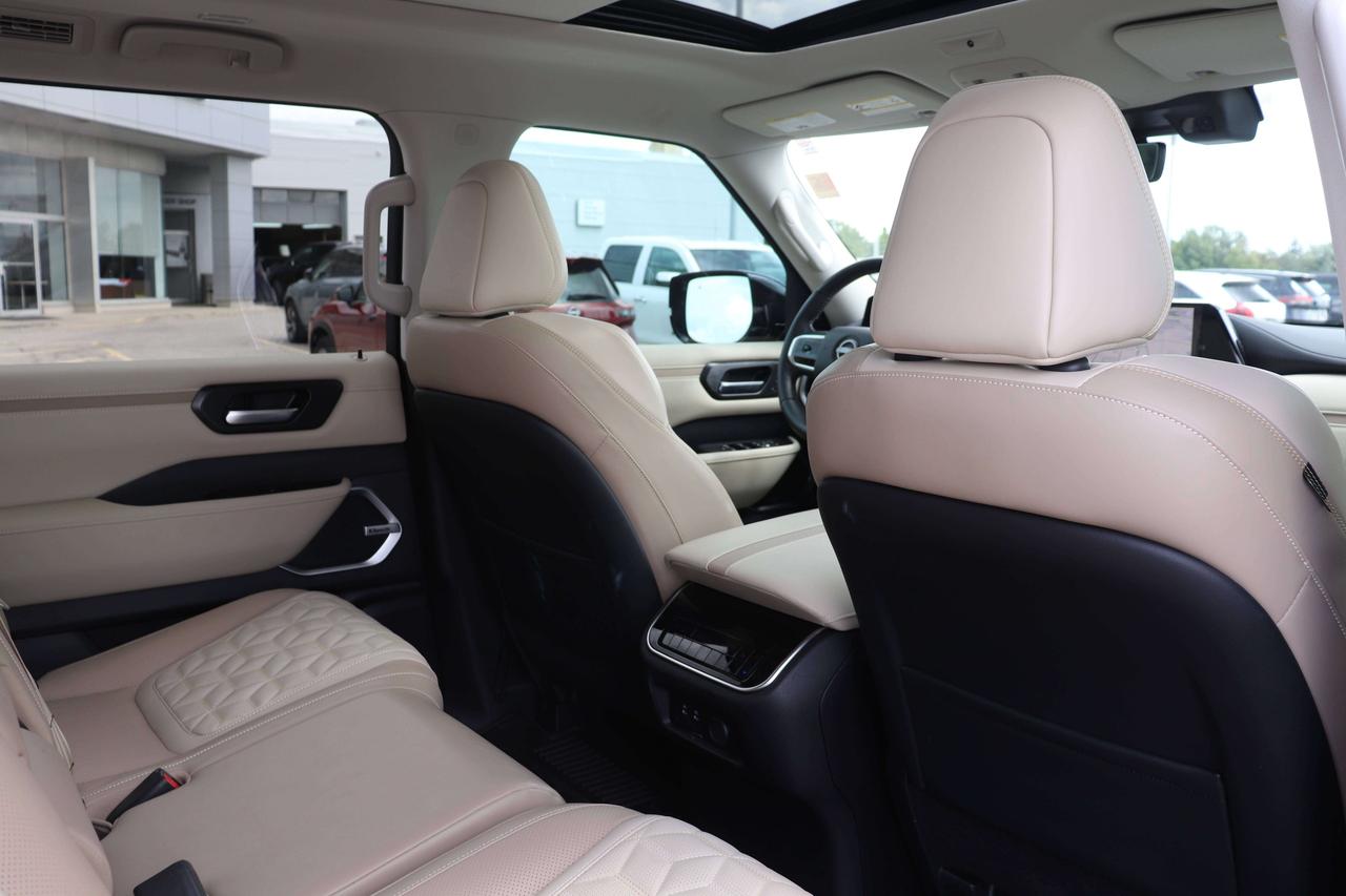 2025 Nissan Armada PLATINUM ALMOND INTERIOR MANAGER SPECIAL SAVE OVER Photo