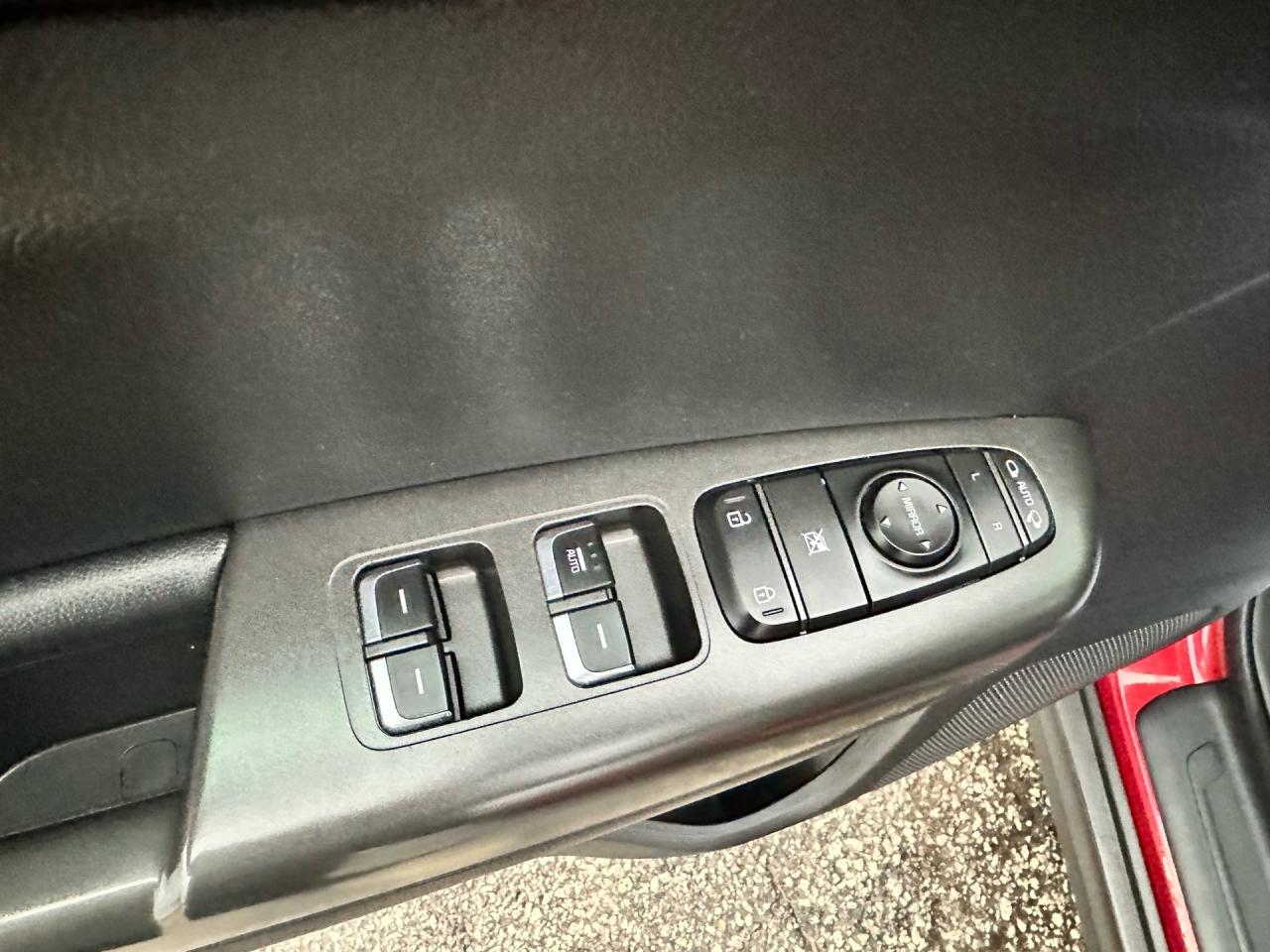 2017 Kia Sportage EX Tech ~ AWD ~ LEATHER ~ CARPLAY Photo