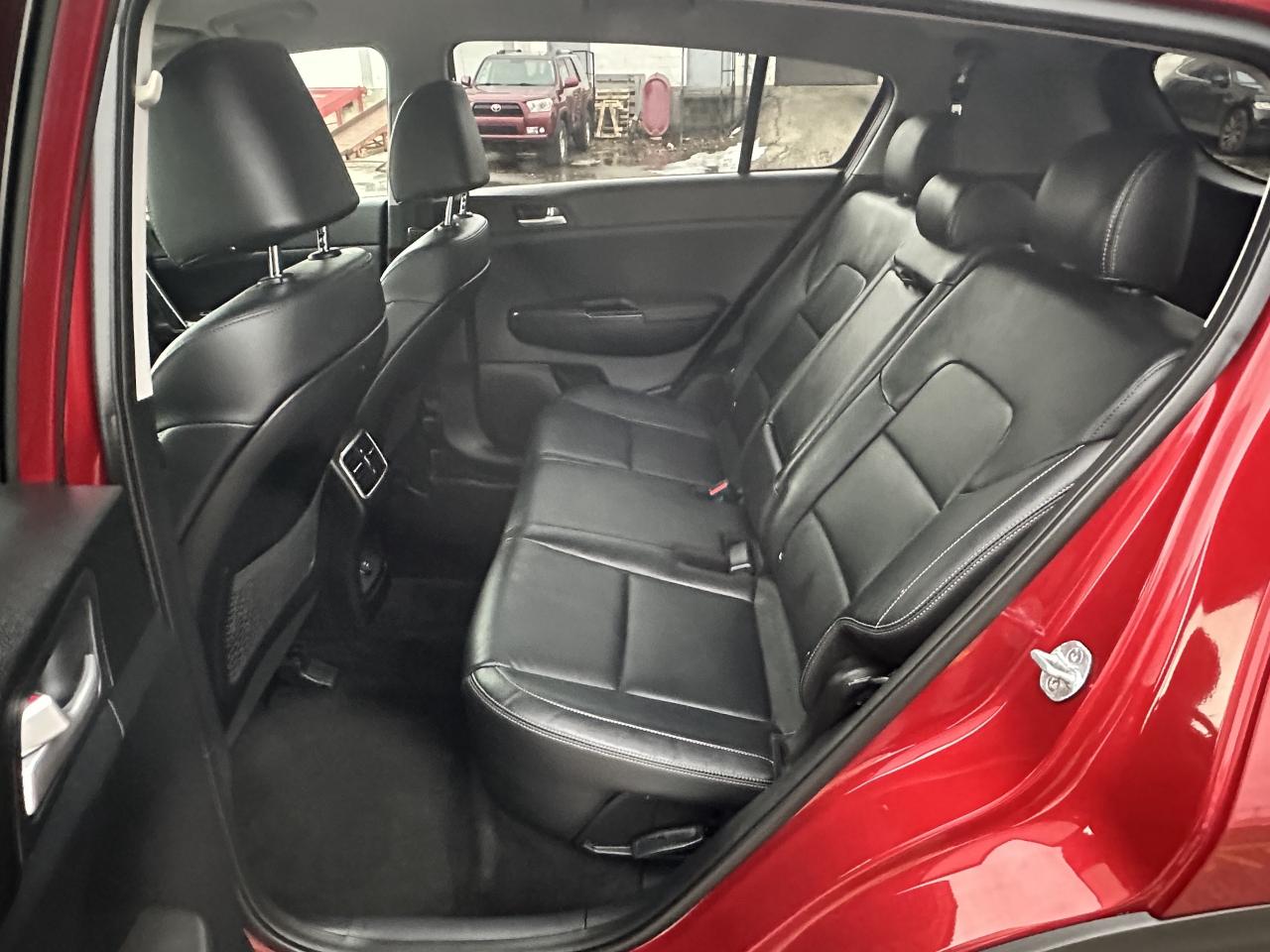 2017 Kia Sportage EX Tech ~ AWD ~ LEATHER ~ CARPLAY Photo