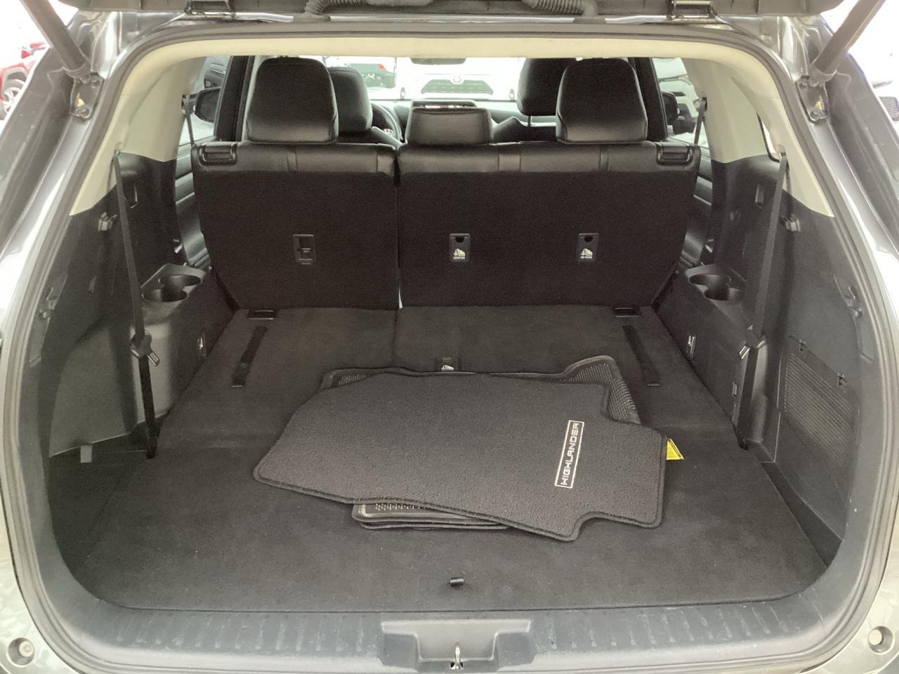 2021 Toyota Highlander XLE AWD Photo