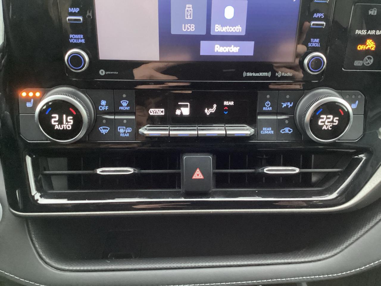 2021 Toyota Highlander XLE AWD Photo