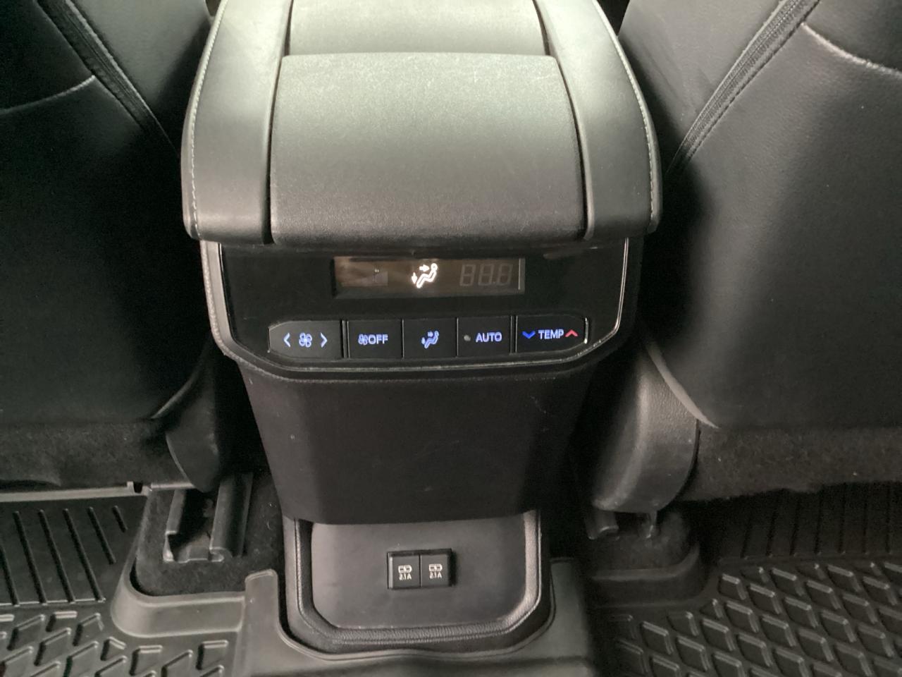 2021 Toyota Highlander XLE AWD Photo