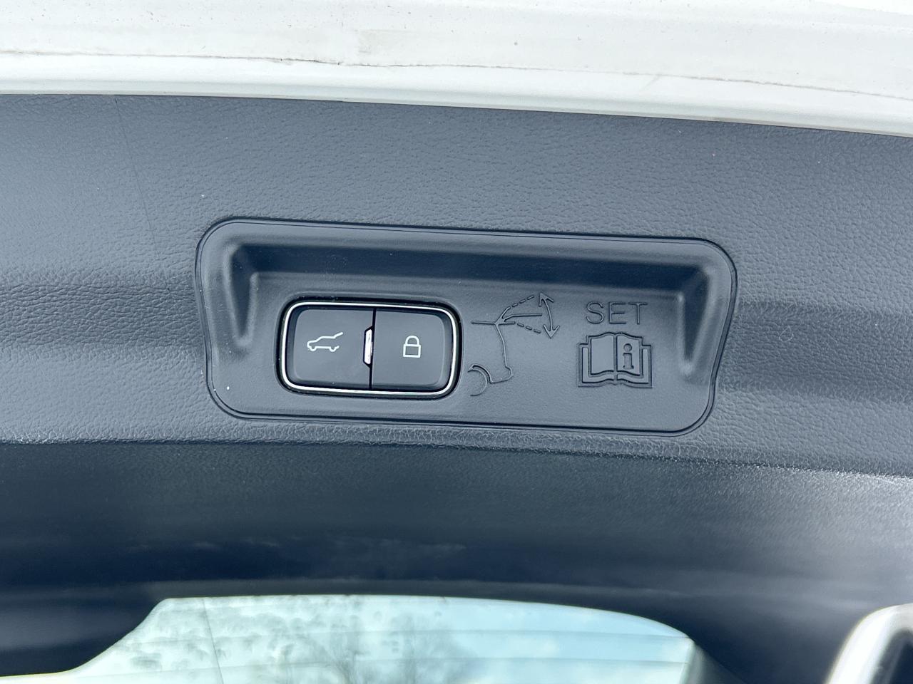 2020 Ford Explorer Platinum AWD   Nav  Pano Roof  Heated/Cooled Seats Photo