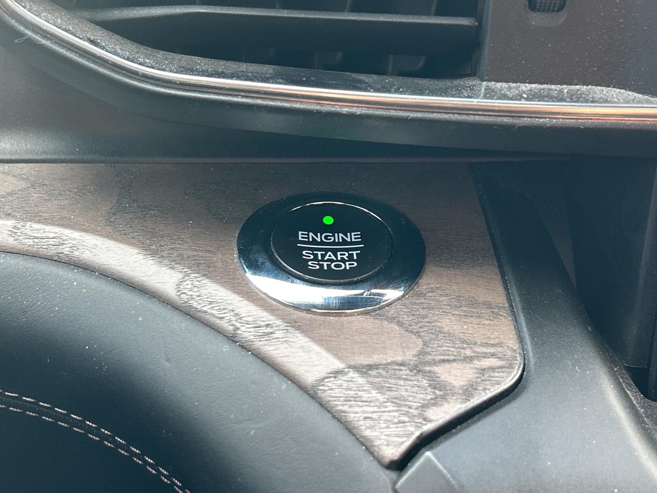 2020 Ford Explorer Platinum AWD   Nav  Pano Roof  Heated/Cooled Seats Photo