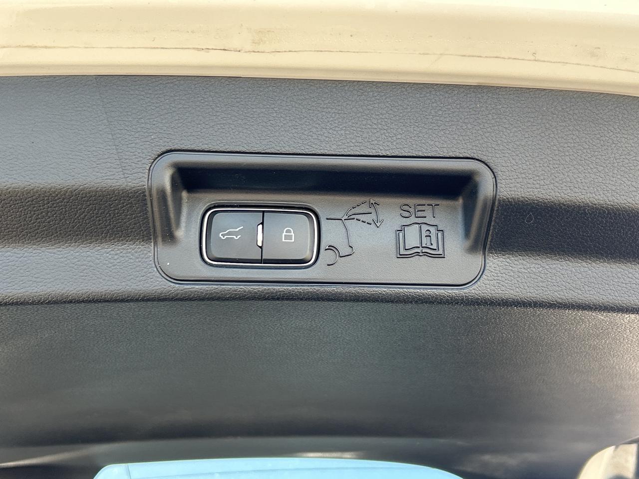 2020 Ford Explorer Platinum AWD   Nav  Pano Roof  Heated/Cooled Seats Photo