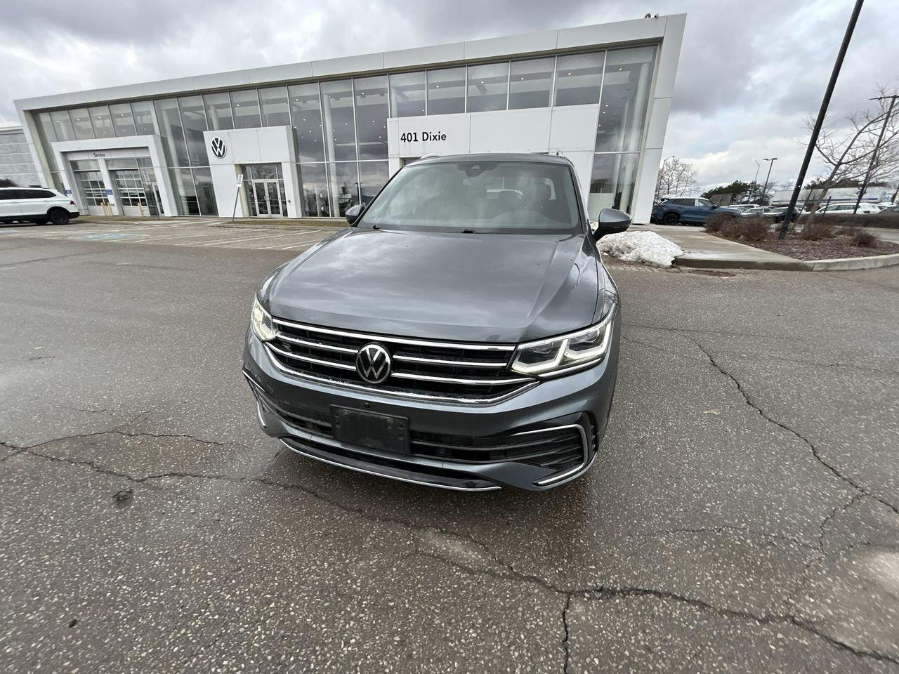 2022 Volkswagen Tiguan Highline 2.0T 8sp at w/Tip 4M NEW BRAKES  Alloy Wh Photo