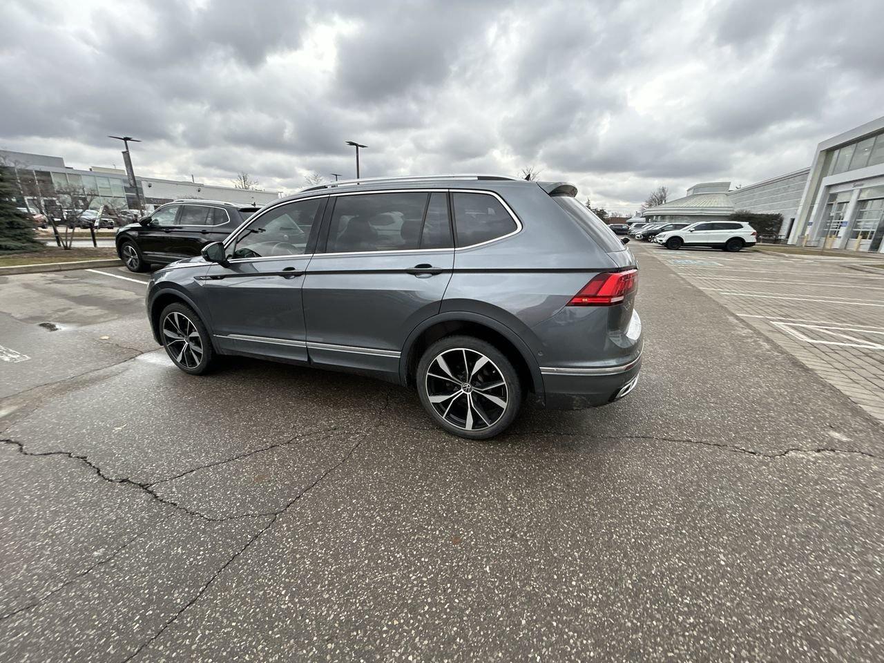 2022 Volkswagen Tiguan Highline 2.0T 8sp at w/Tip 4M NEW BRAKES  Alloy Wh Photo