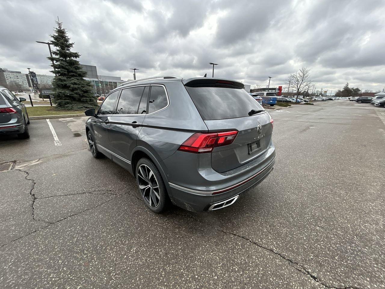 2022 Volkswagen Tiguan Highline 2.0T 8sp at w/Tip 4M NEW BRAKES  Alloy Wh Photo