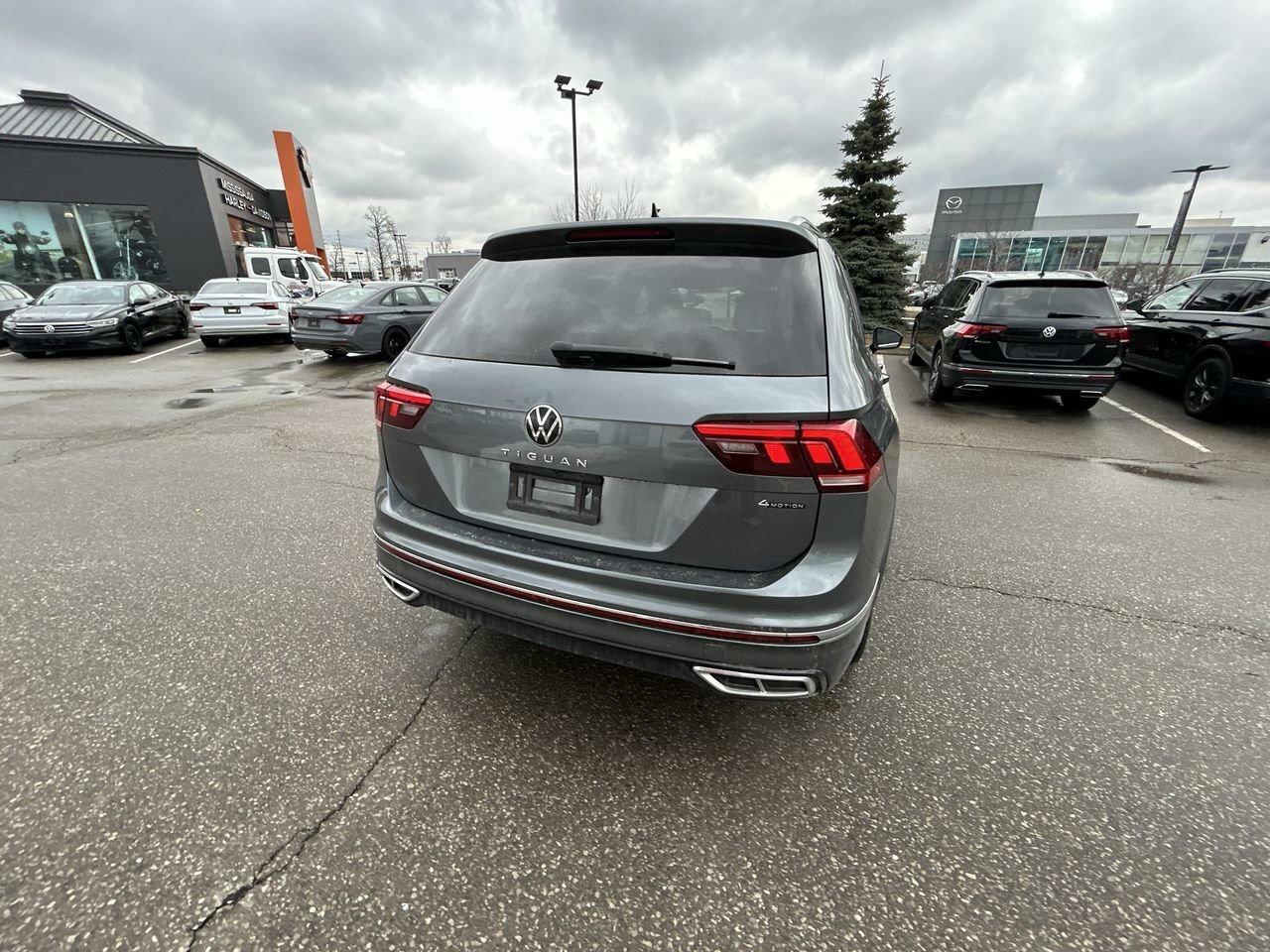 2022 Volkswagen Tiguan Highline 2.0T 8sp at w/Tip 4M NEW BRAKES  Alloy Wh Photo