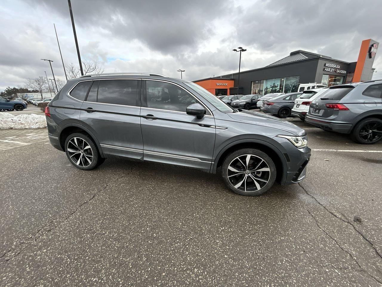 2022 Volkswagen Tiguan Highline 2.0T 8sp at w/Tip 4M NEW BRAKES  Alloy Wh Photo