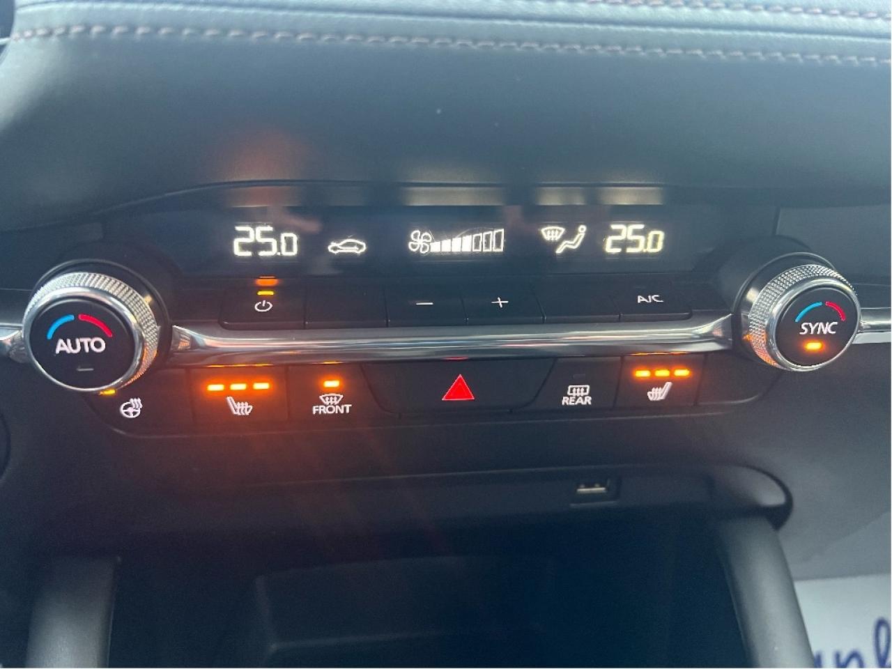 2021 Mazda MAZDA3 GS Auto *SUNROOF *LEATHER *LOW KMS *CLEAN CARFAX Photo