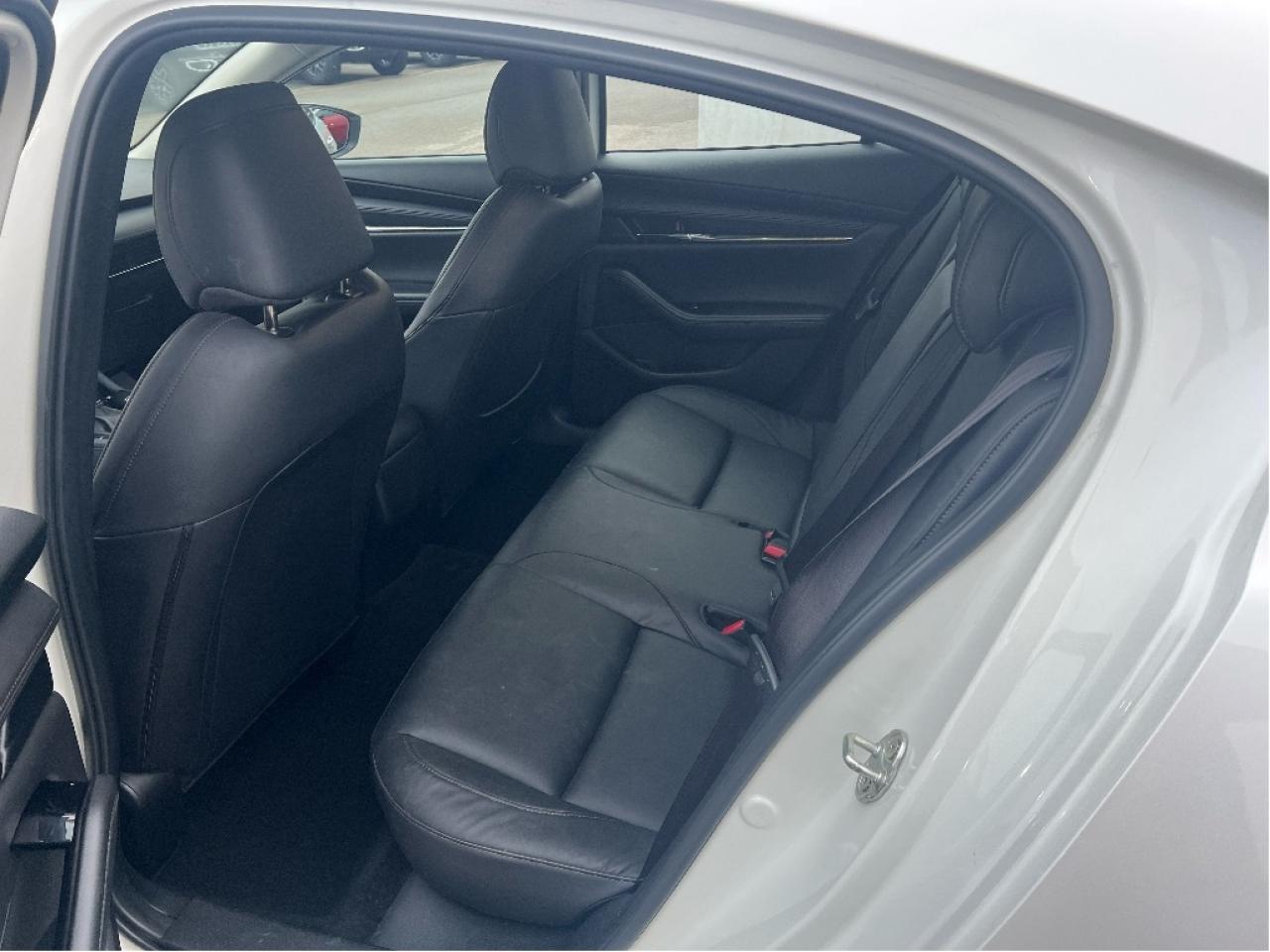 2021 Mazda MAZDA3 GS Auto *SUNROOF *LEATHER *LOW KMS *CLEAN CARFAX Photo