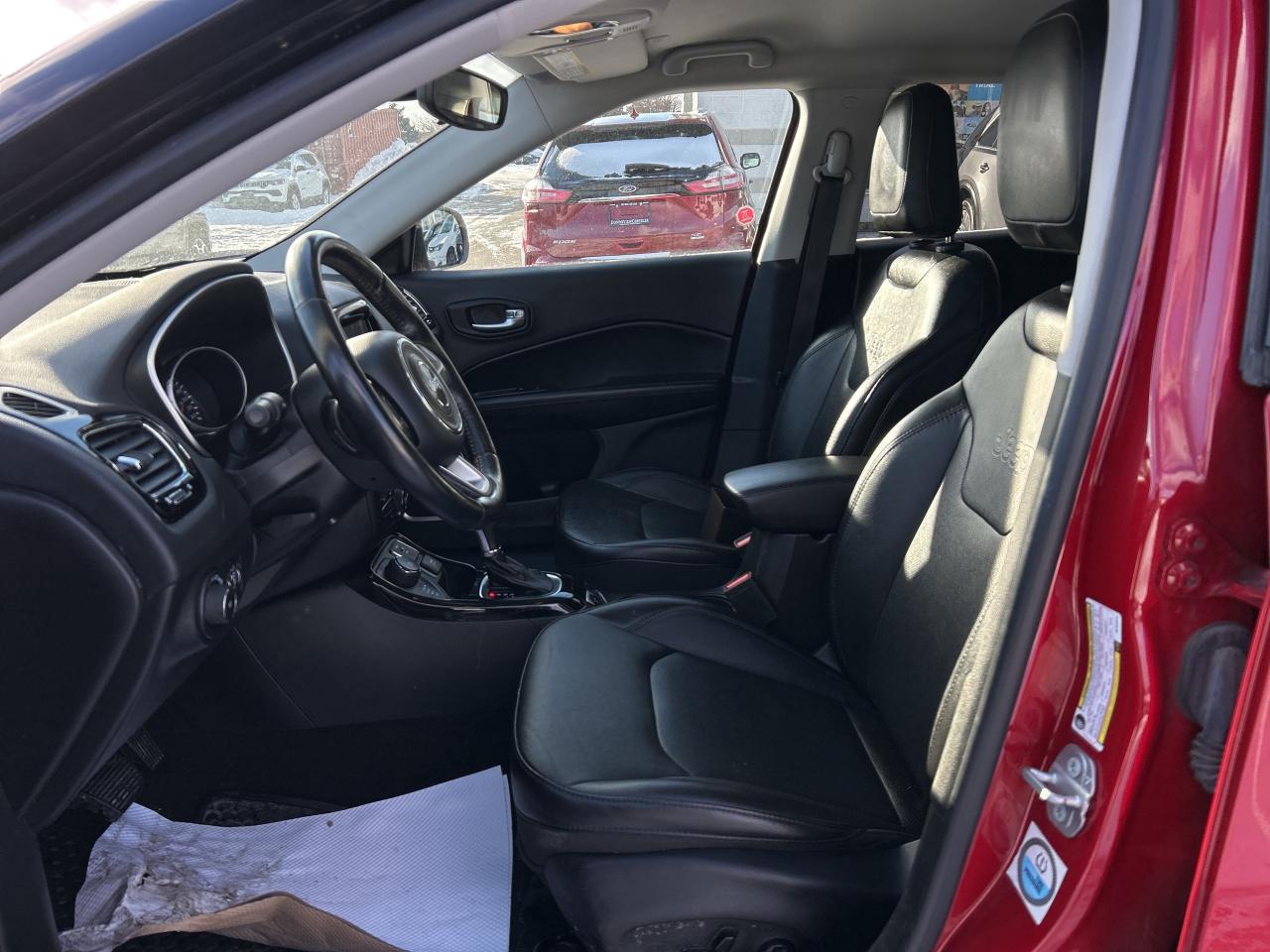 2021 Jeep Compass Altitude 4x4 w/Leather, NAV, Remote Start Photo