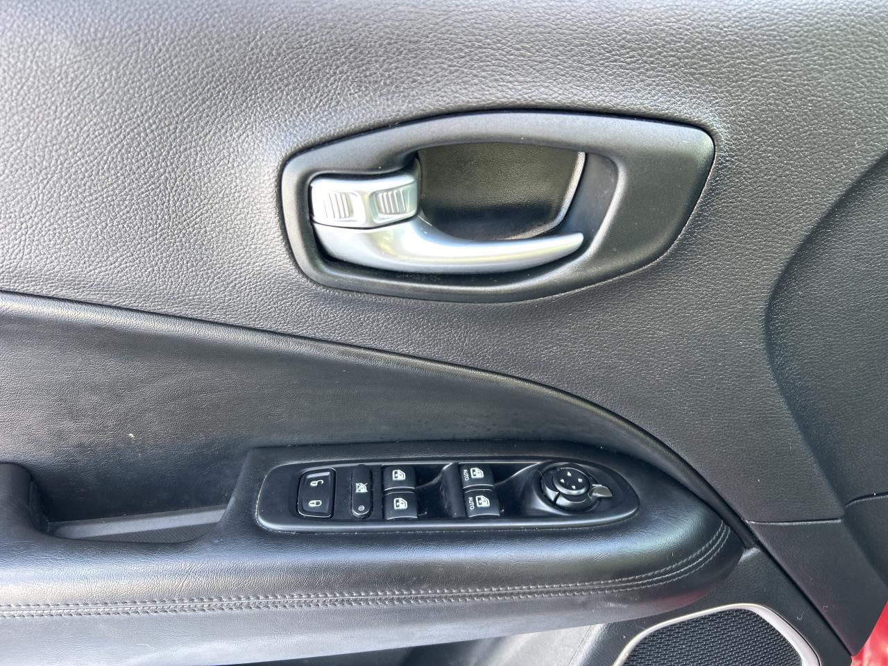 2021 Jeep Compass Altitude 4x4 w/Leather, NAV, Remote Start Photo