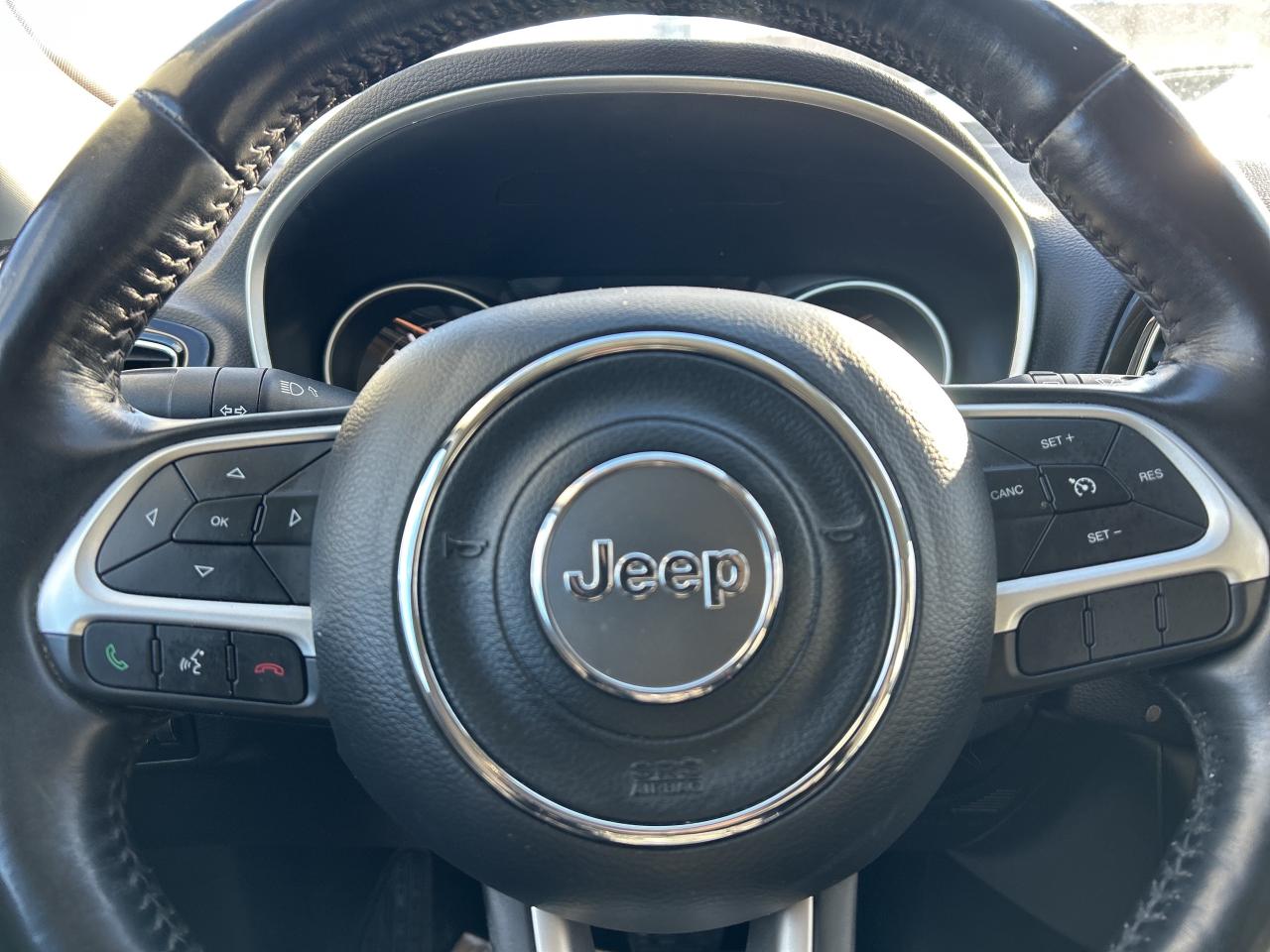 2021 Jeep Compass Altitude 4x4 w/Leather, NAV, Remote Start Photo