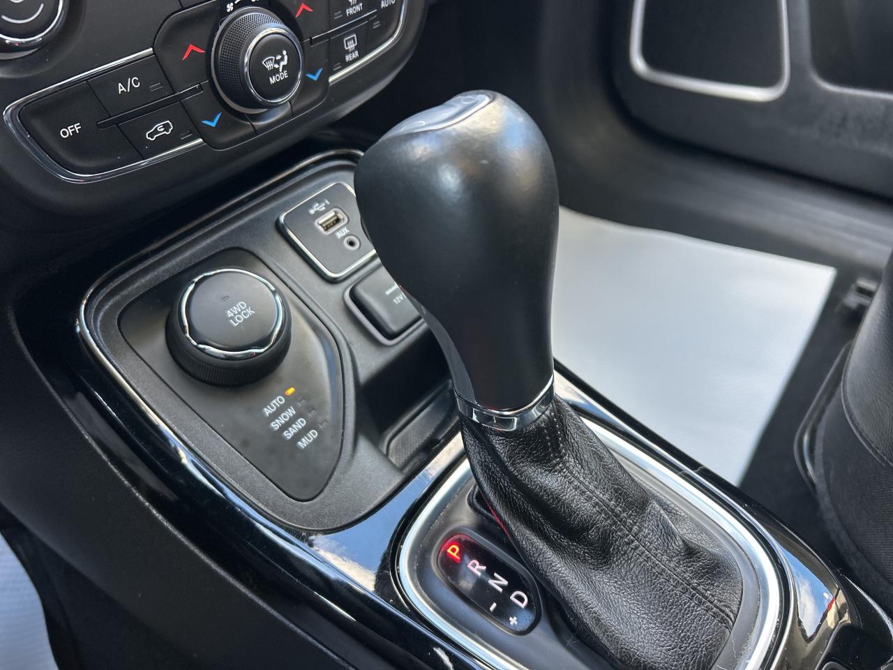 2021 Jeep Compass Altitude 4x4 w/Leather, NAV, Remote Start Photo