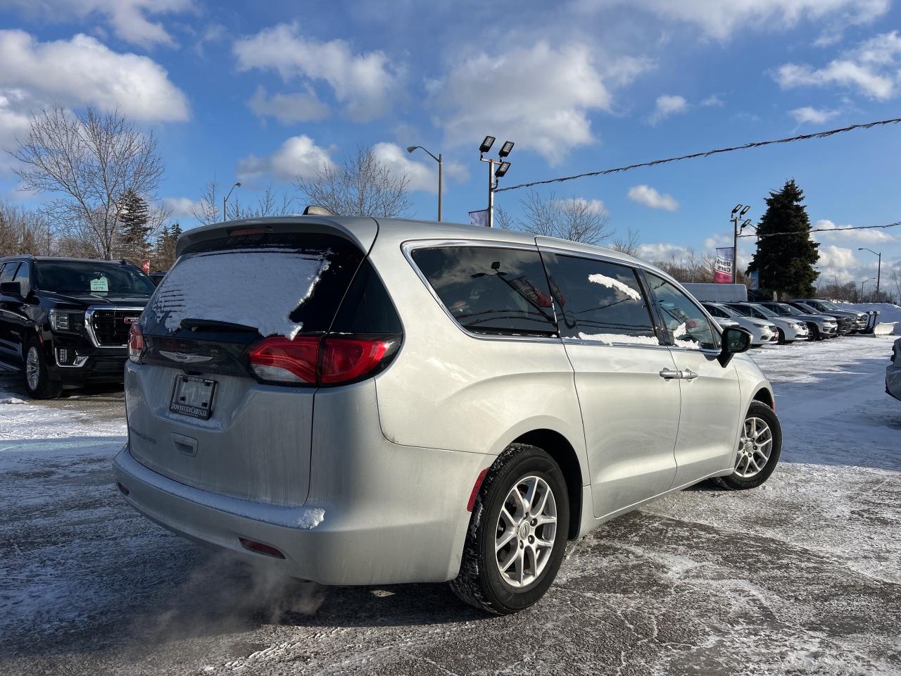 2023 Chrysler Grand Caravan SXT w/Stow n Go, Heated Seats, Pwr Doors/Tailgate Photo