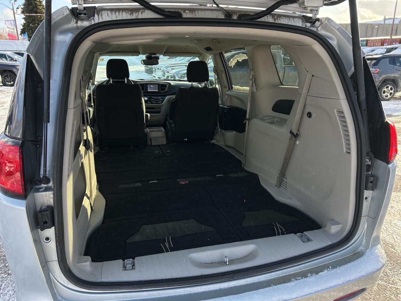 2023 Chrysler Grand Caravan SXT w/Stow n Go, Heated Seats, Pwr Doors/Tailgate Photo