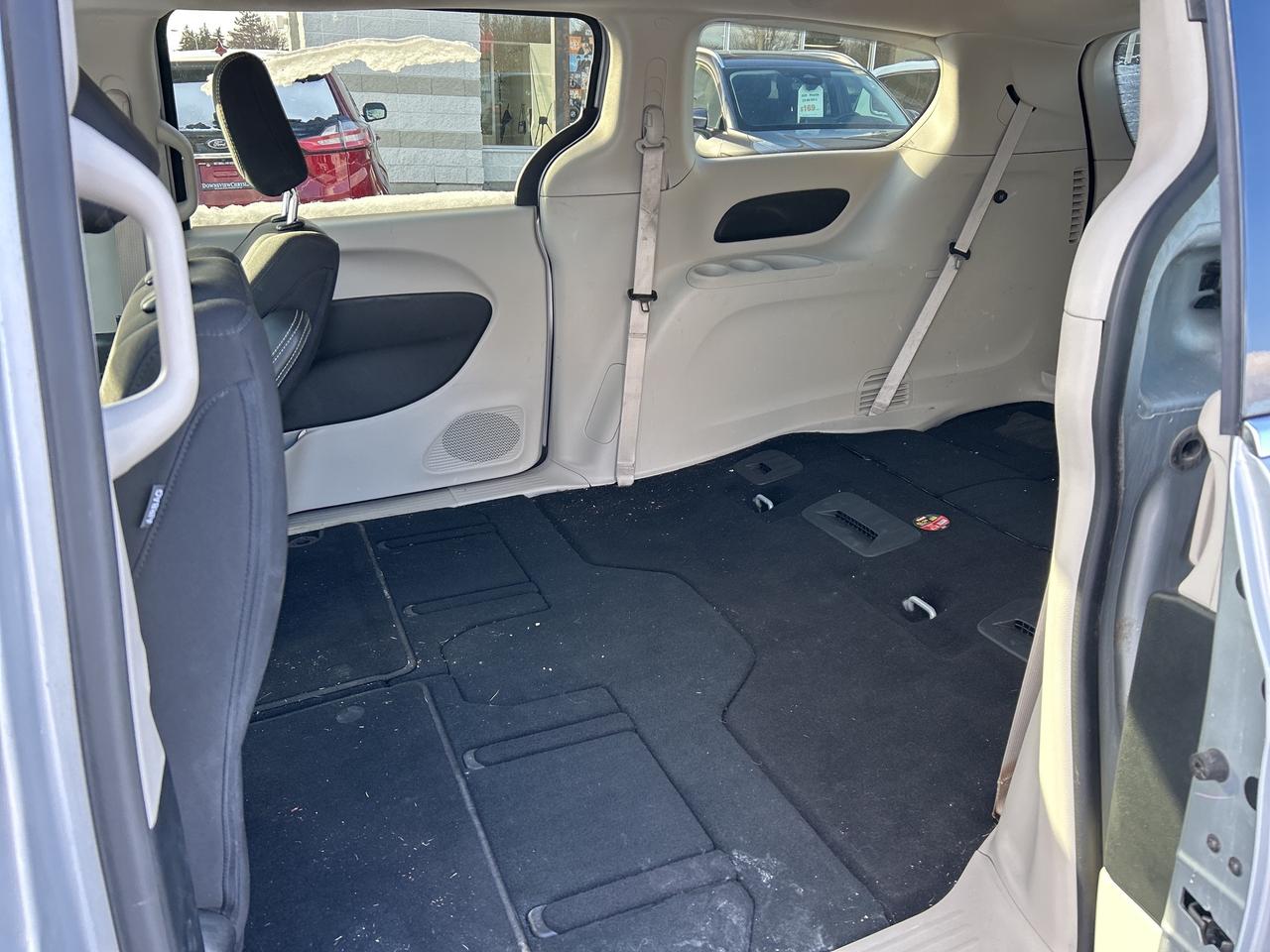 2023 Chrysler Grand Caravan SXT w/Stow n Go, Heated Seats, Pwr Doors/Tailgate Photo