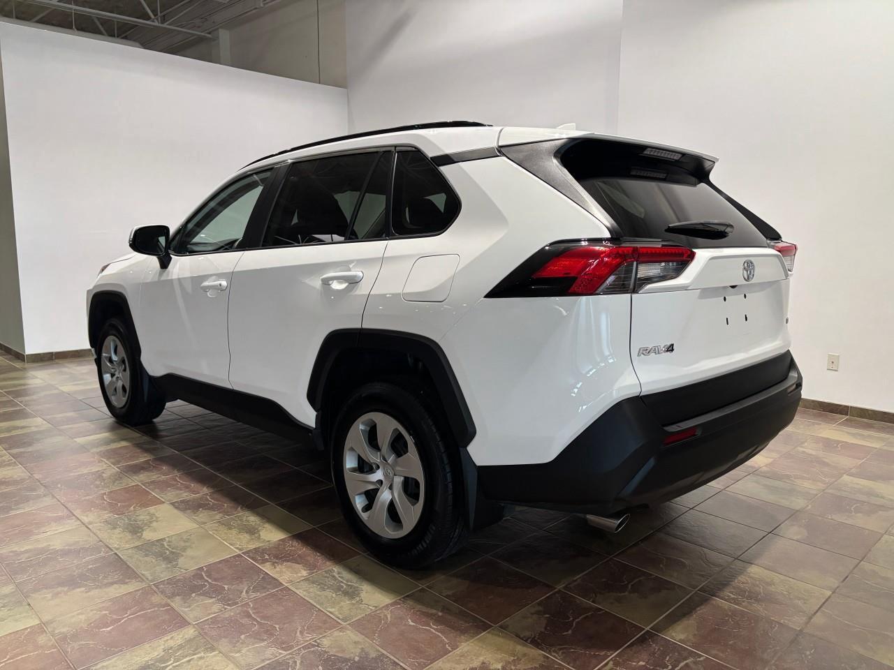 2020 Toyota RAV4 LE Photo