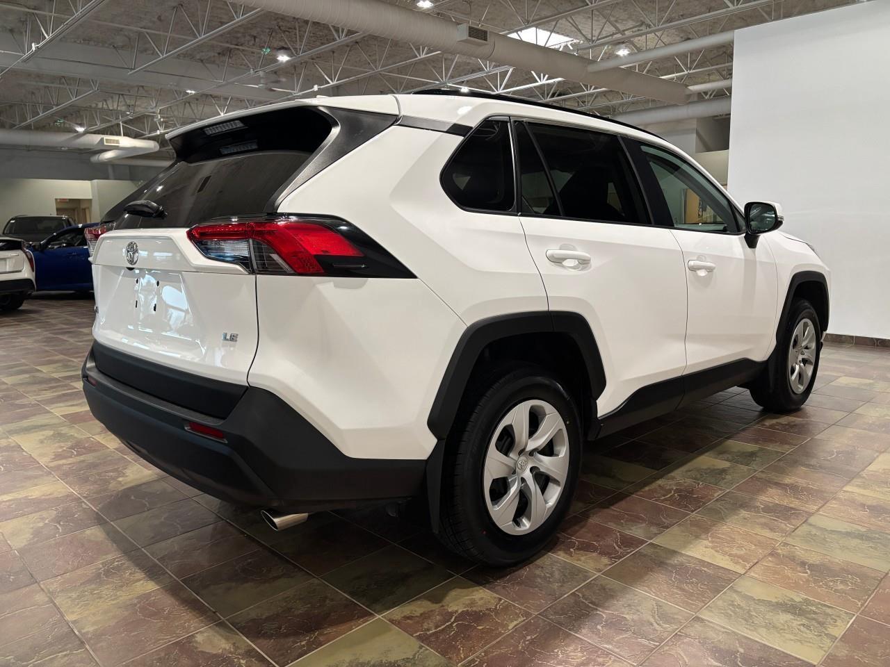 2020 Toyota RAV4 LE Photo