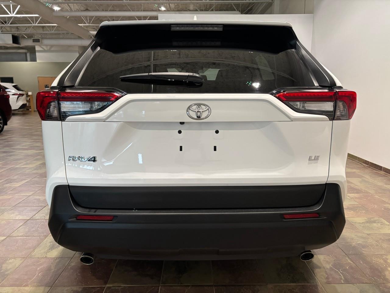 2020 Toyota RAV4 LE Photo