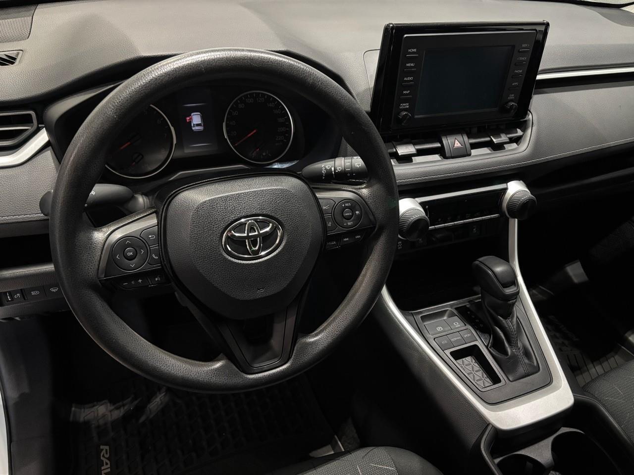 2020 Toyota RAV4 LE Photo