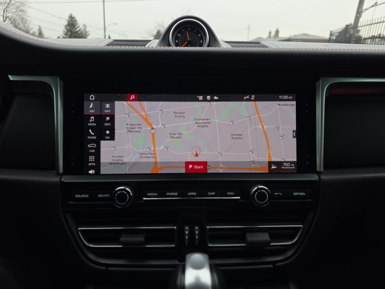 2021 Porsche Macan AWD * RED INTERIOR / COOLED SEATS / DRIVER ASSIST Photo