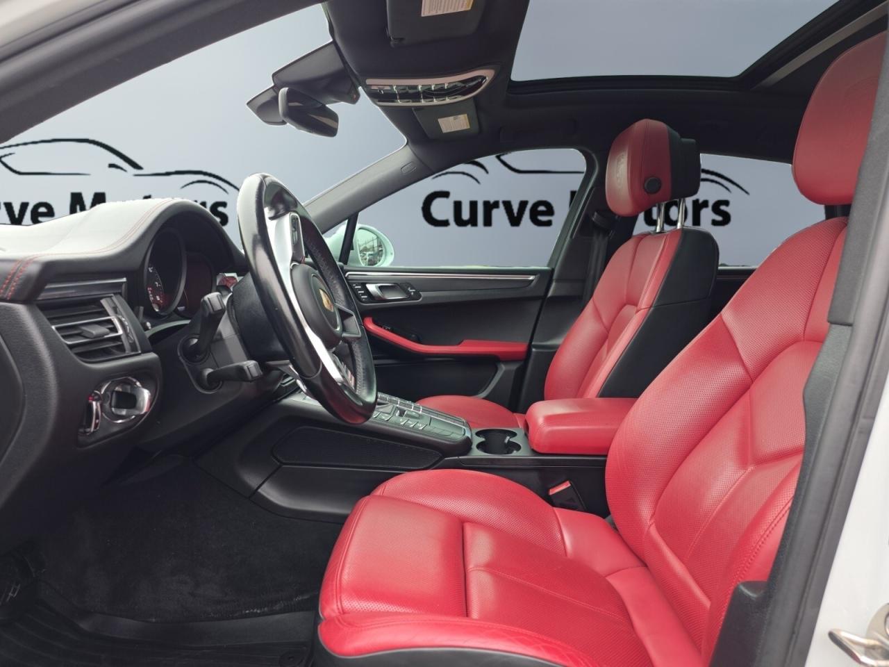 2021 Porsche Macan AWD * RED INTERIOR / COOLED SEATS / DRIVER ASSIST Photo