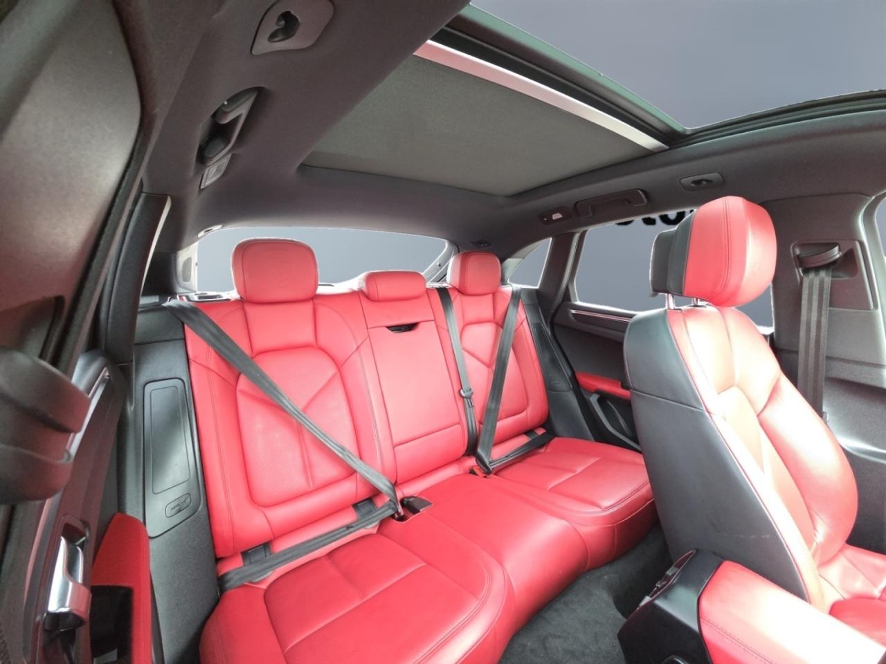 2021 Porsche Macan AWD * RED INTERIOR / COOLED SEATS / DRIVER ASSIST Photo