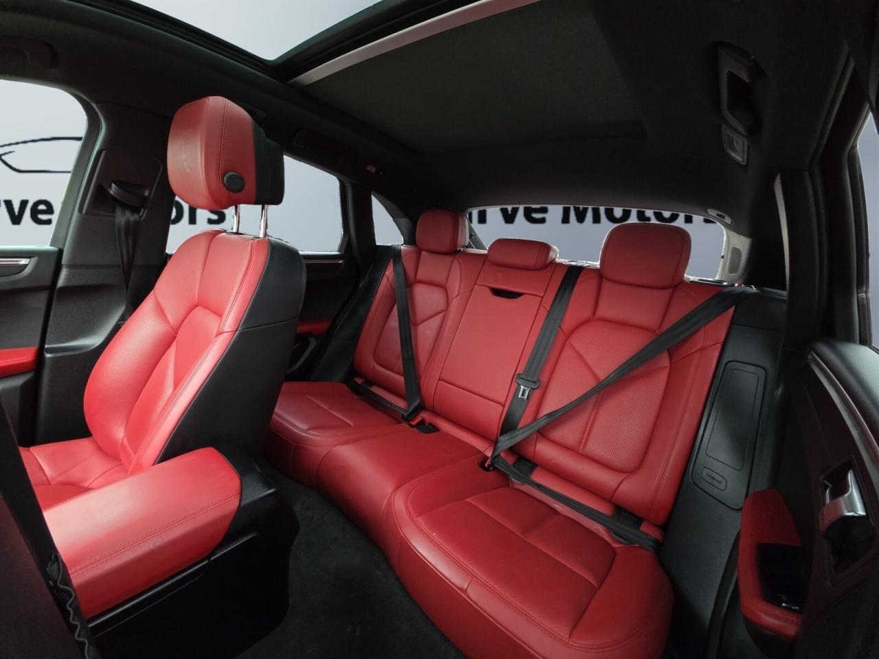 2021 Porsche Macan AWD * RED INTERIOR / COOLED SEATS / DRIVER ASSIST Photo