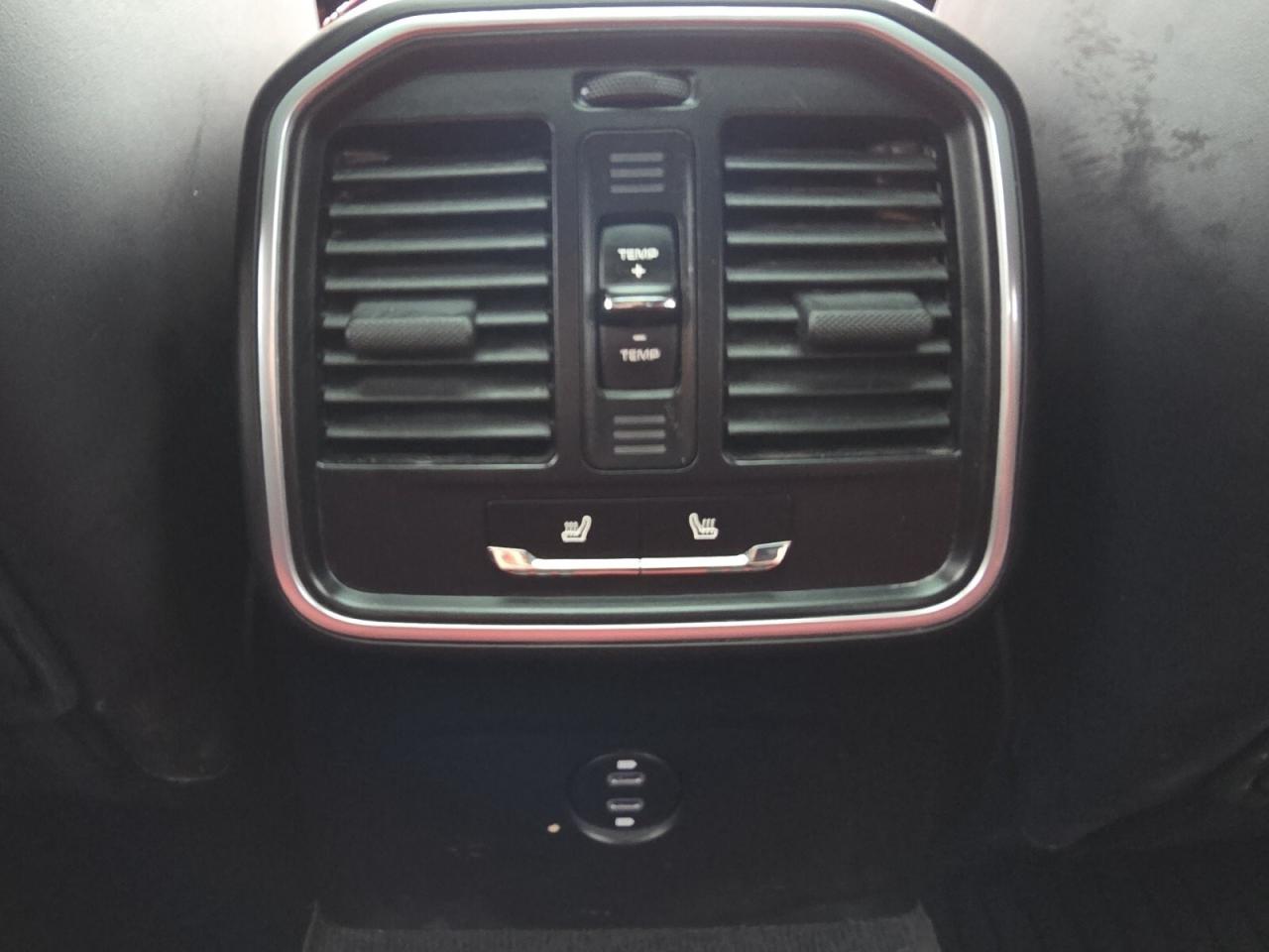 2021 Porsche Macan AWD * RED INTERIOR / COOLED SEATS / DRIVER ASSIST Photo