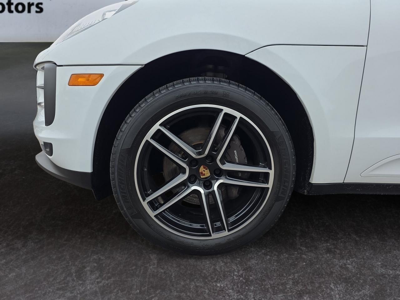 2021 Porsche Macan AWD * RED INTERIOR / COOLED SEATS / DRIVER ASSIST Photo